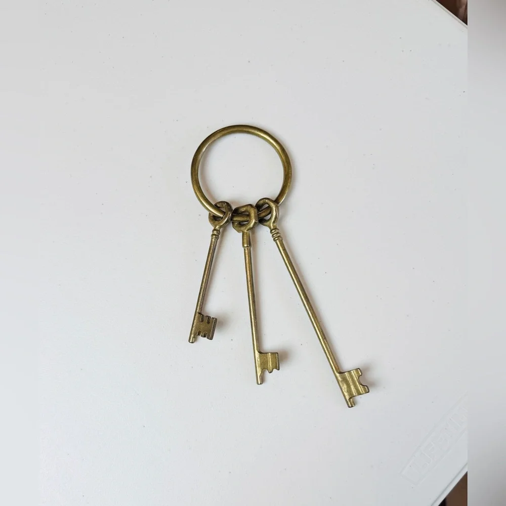 Vintage Brass Skeleton Keys on Ring - Retro Home Decor